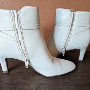 Life Stride Women's Booties 7M Cream Colored High Heeled Leather - New w/o Box